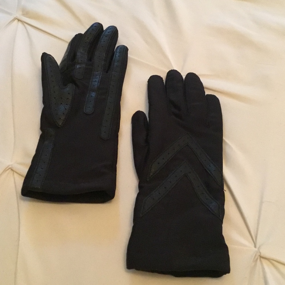 Isotoner-EUC-Women’s Classic Chevron Black Thinsulate Driving Gloves - Picture 2 of 6